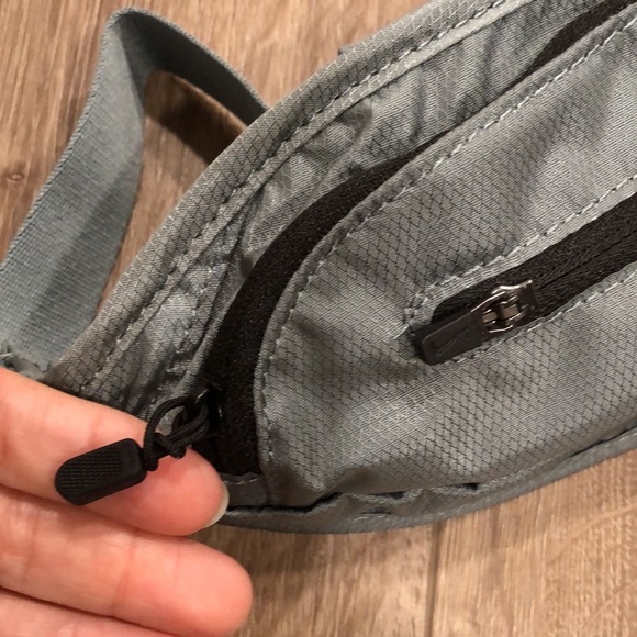 NWT! - NIKE Large Capacity Waistpack Athletic/Running Belt Bag - Picture 7 of 8